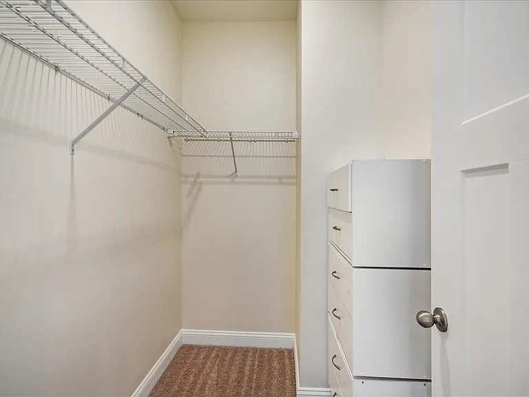 1309 Enfield Ln — Photo 32