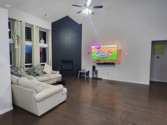 4th image of 3811 Windmill Ct