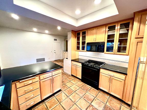 4th image of 7659 Maestro Ave