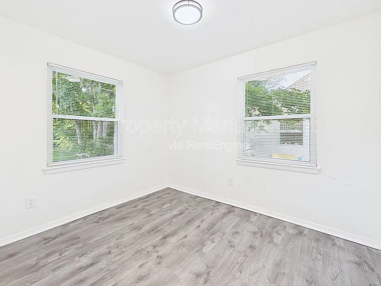 4910 Vista St — Photo 10