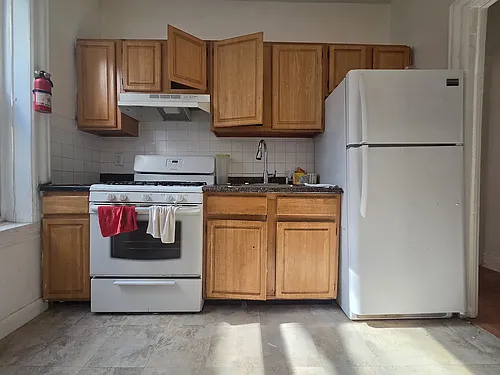 489 Montgomery St Photo 1