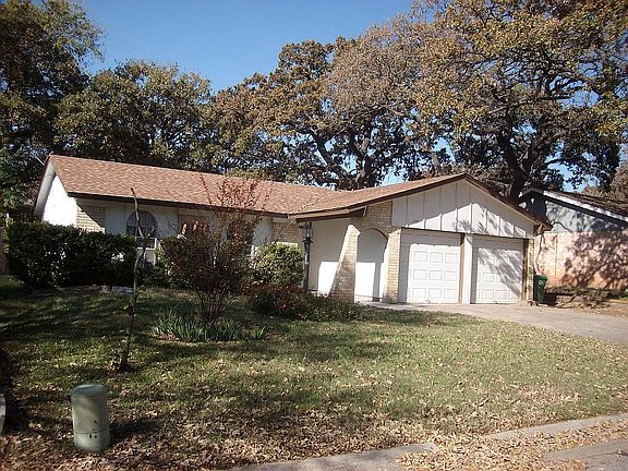 2nd image of 1109 Pin Oak Dr