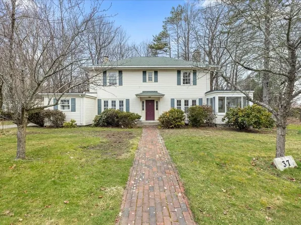 37 Prospect St, Shrewsbury, MA 01545