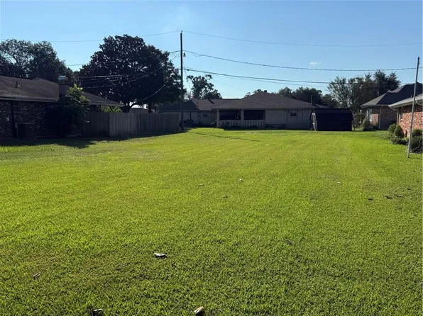 11 Sombrero Ln, Saint Rose, LA 70087