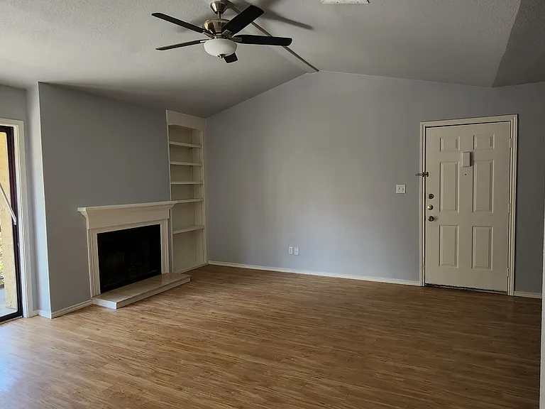 1202 Thorpe Ln #408 — Photo 7