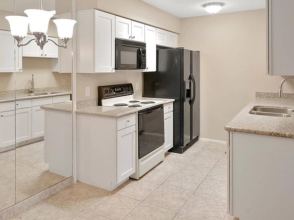 5th image of 501 W Pontiac Dr APT 3