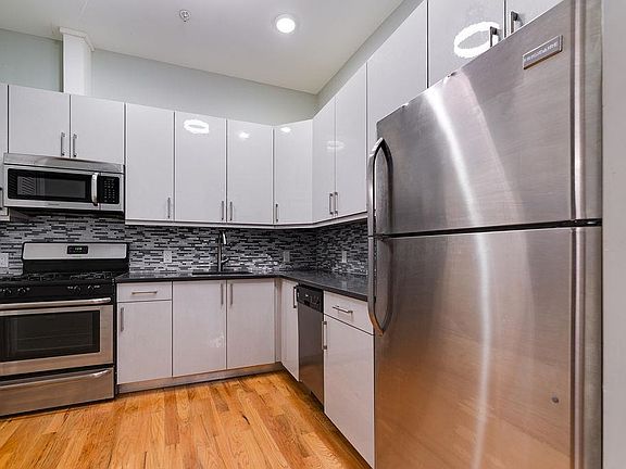 2nd image of 62 Newkirk St #5A