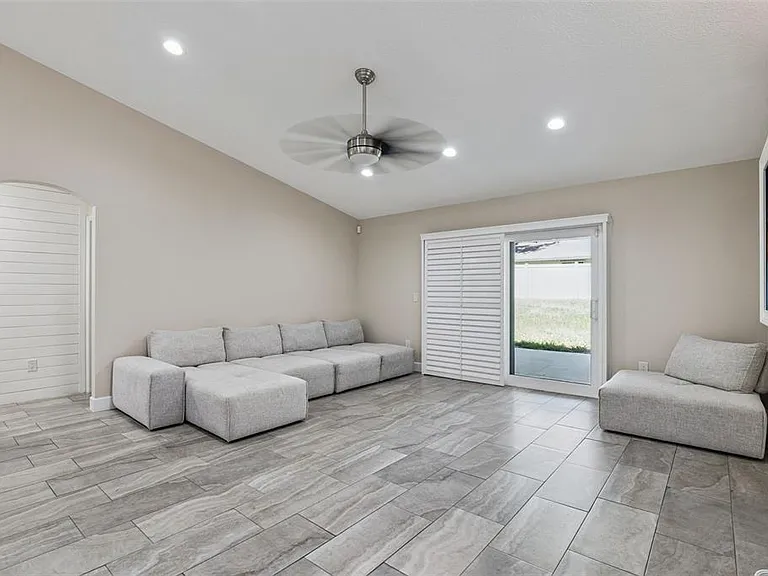 523 Fern St — Photo 14
