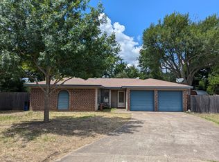 1104 Thistle Ct, Benbrook, TX 76126