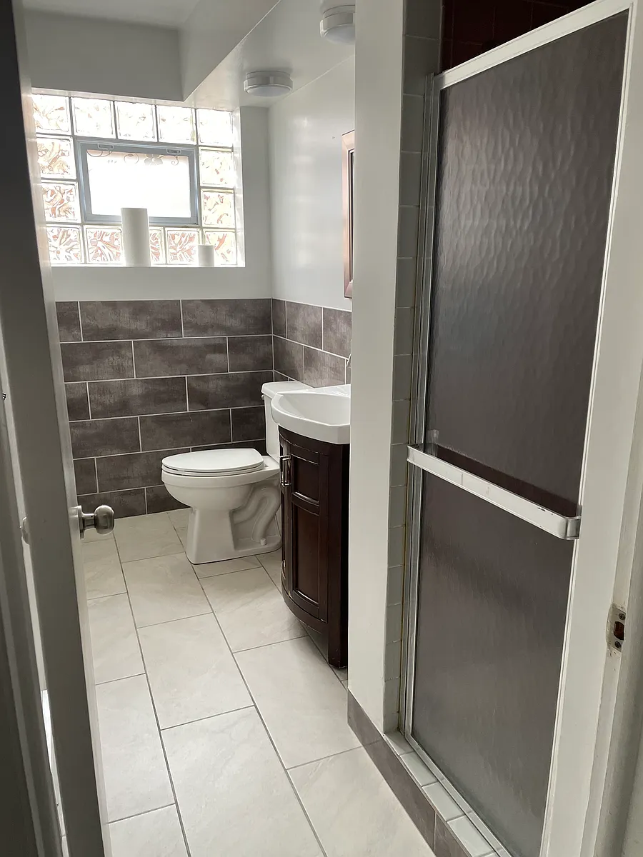 Building Photo - 6107 N Mozart St #2