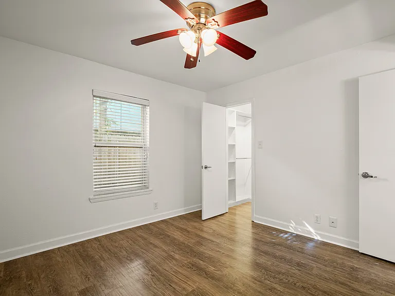 2020 S Congress Ave #A2102 — Photo 11