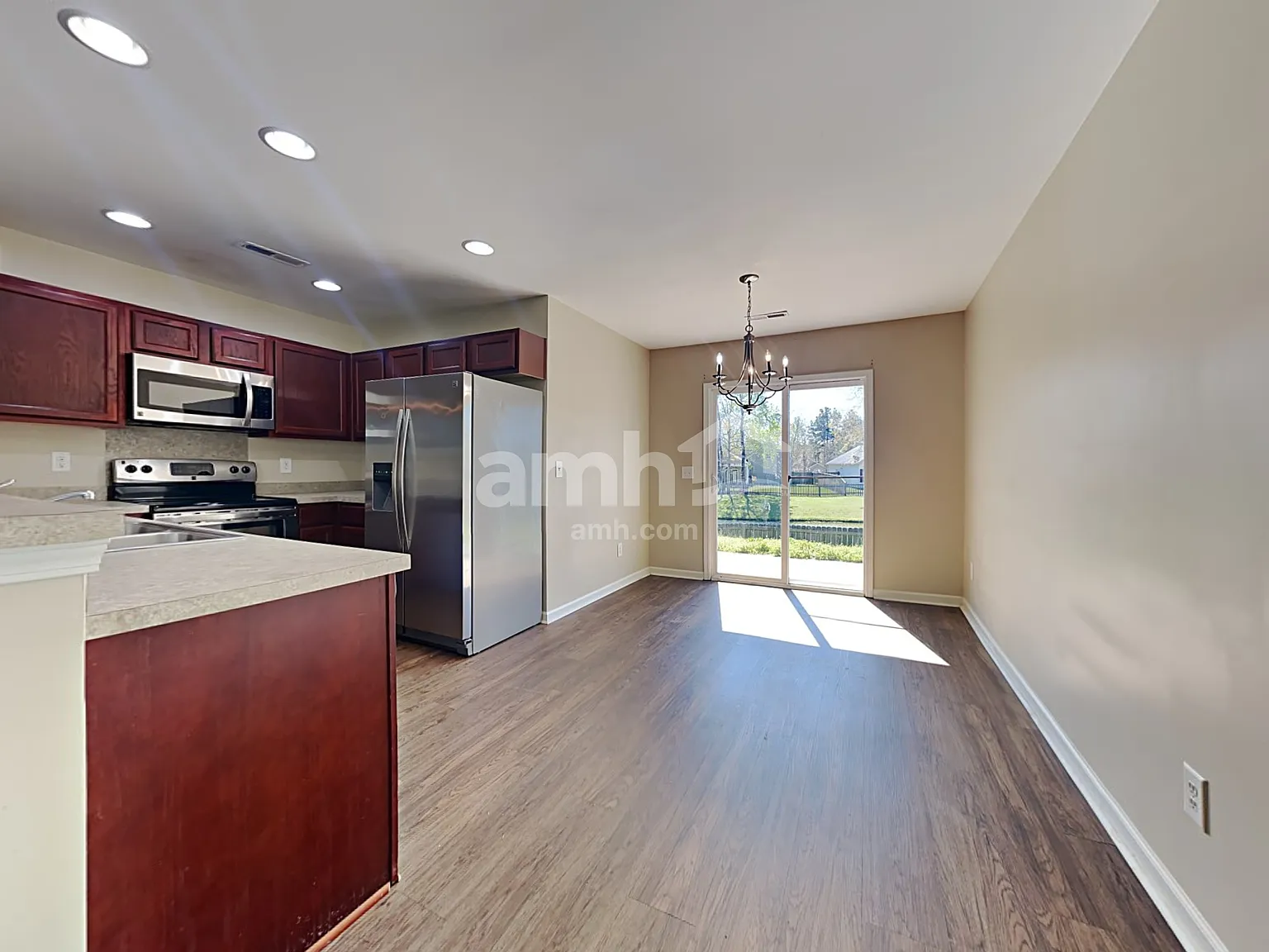 3 bed, 2.0 bath, 1173 sqft, $2,065 — Photo 3
