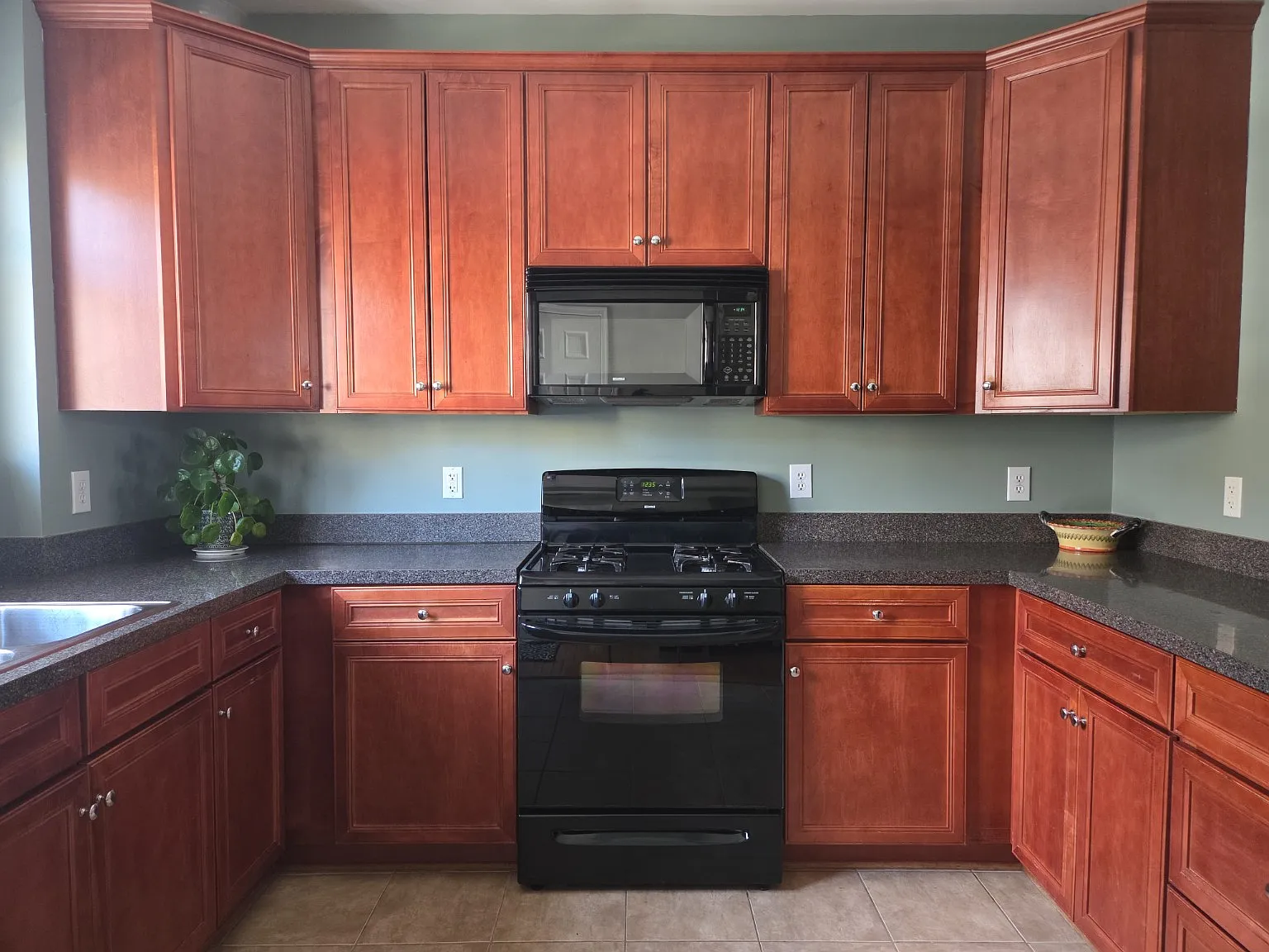 2 bed, 1906 sqft, $2,475 — Photo 3