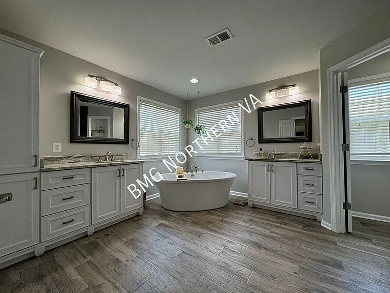 8930 Kingbird Ct — Photo 23