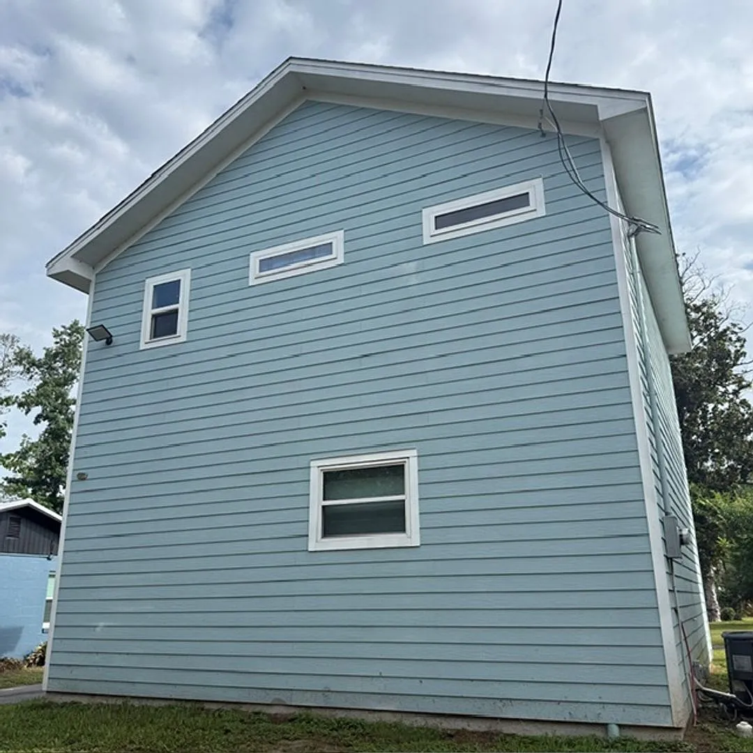 2 Bedroom 1 Bath House — Photo 2