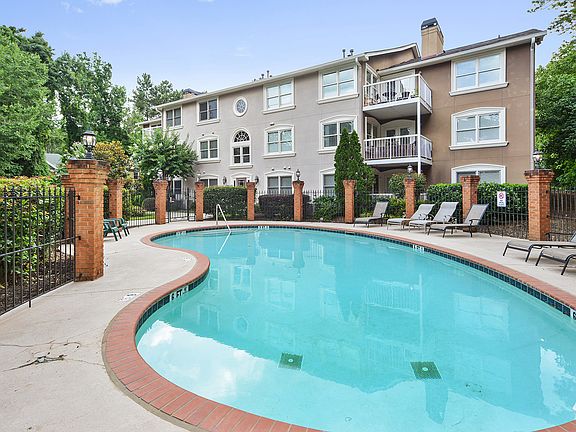 3rd image of 1538 Chantilly Dr #134
