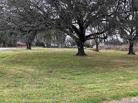 4th image of 307 Country Estates Dr