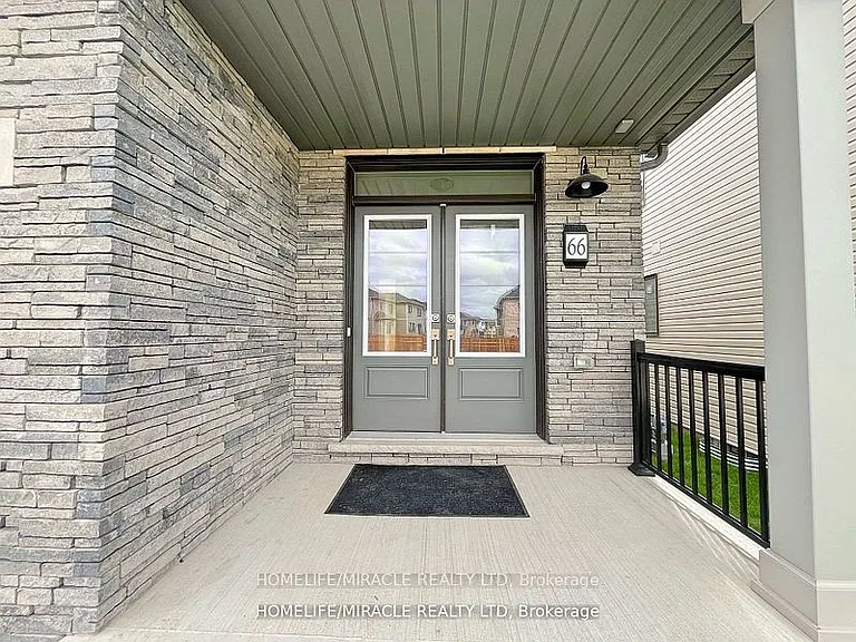 66 Aviron Cres — Photo 3