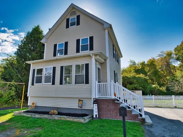 3 E Wordell St, Dartmouth, MA 02748
