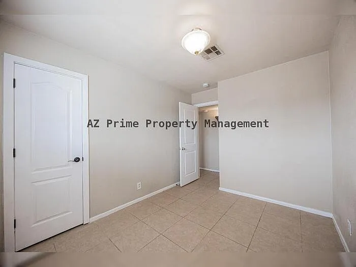 2062 E Nancy Ln — Photo 20
