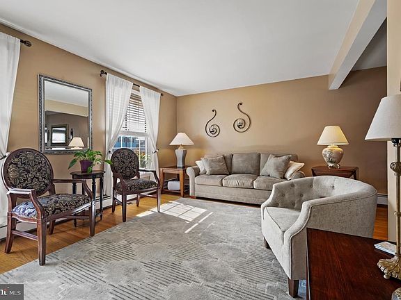 3rd image of 26 Canterbury Dr