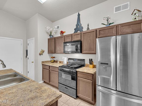 3rd image of 10477 Silvercloud Dr