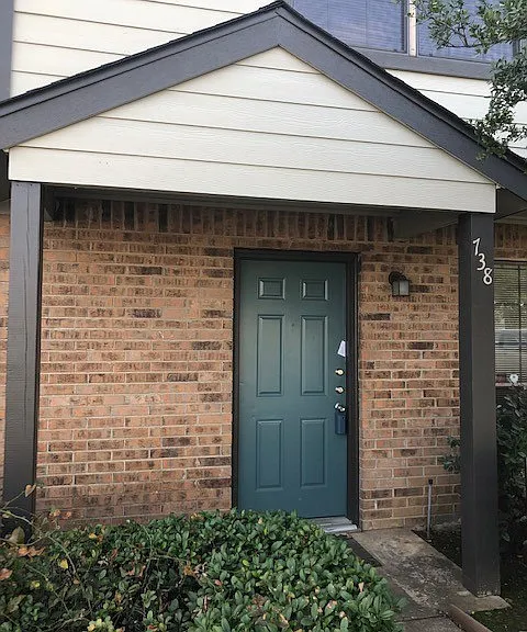 738 W Collins St — Photo 1