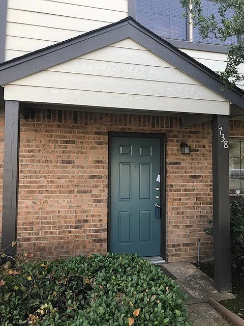 738 W Collins St