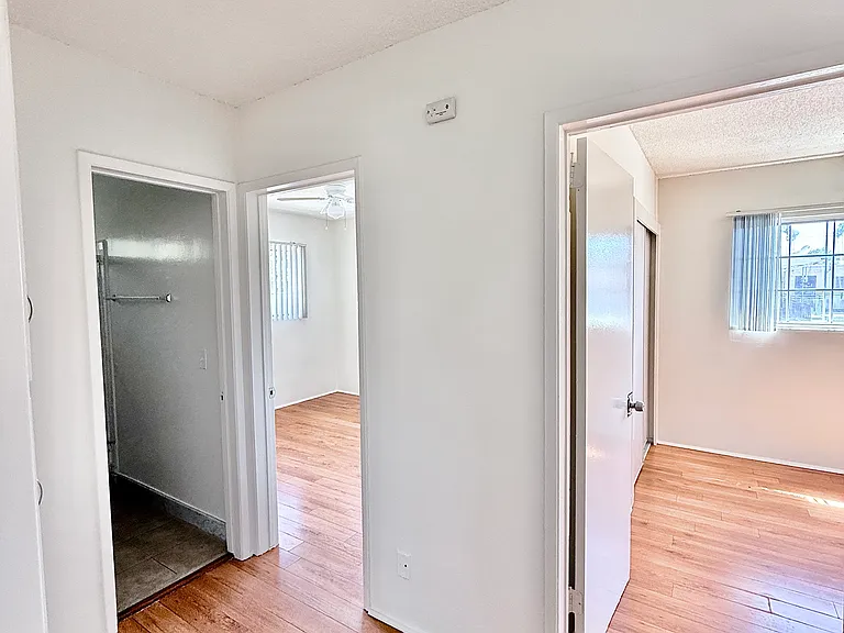 13645 Runnymede St #5 — Photo 13