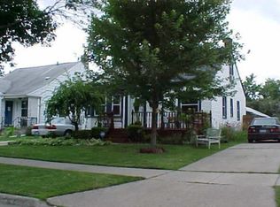 20016 Roscommon St, Harper Woods, MI 48225