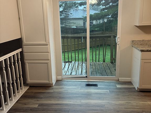 3rd image of 6459 Blackhaw Dr