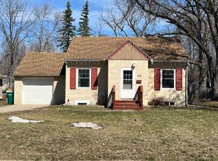 635 E 2nd St, Litchfield, MN 55355