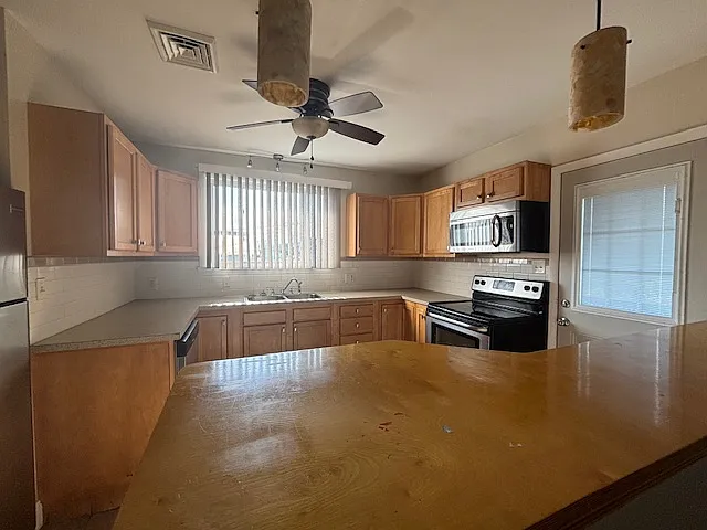 512 Brandon Pl #512 — Photo 2
