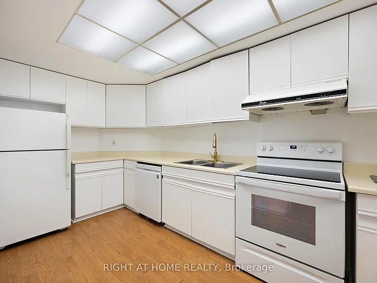 280 Simcoe St #206A — Photo 14