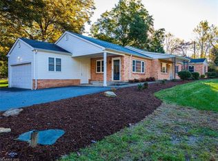 606 Erkwood Dr, Hendersonville, NC 28739