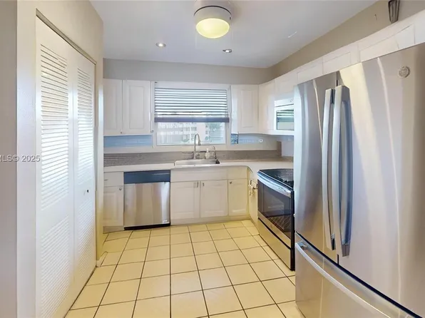 9320 Sunrise Lakes Blvd APT 306, Sunrise, FL 33322