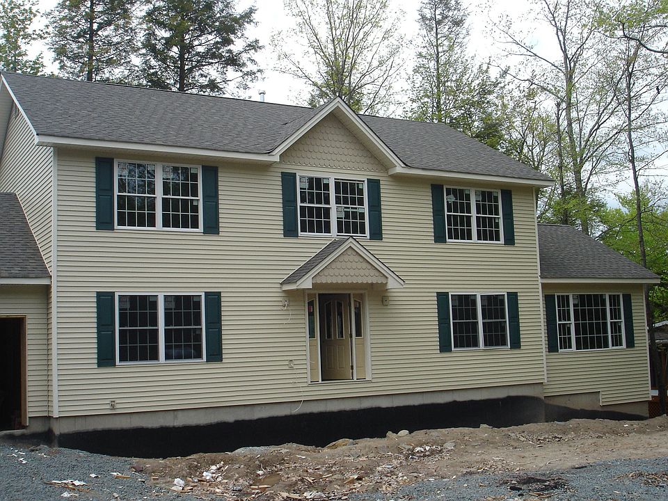 4 bedroom/ 2.5 Bath 2976 sq. ft. colonial
