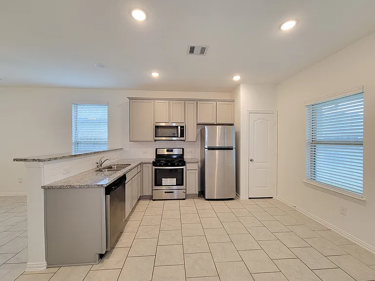 31351 Horseshoe Meadow Bend Ln — Photo 8