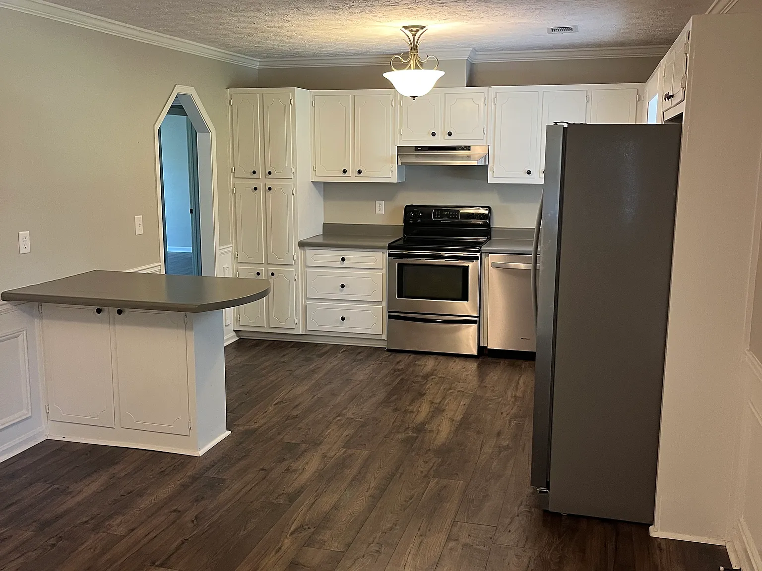 3 bed, 1800 sqft, $2,200 — Photo 3