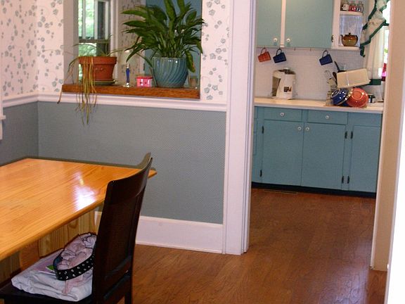 breakfast nook / kitchen