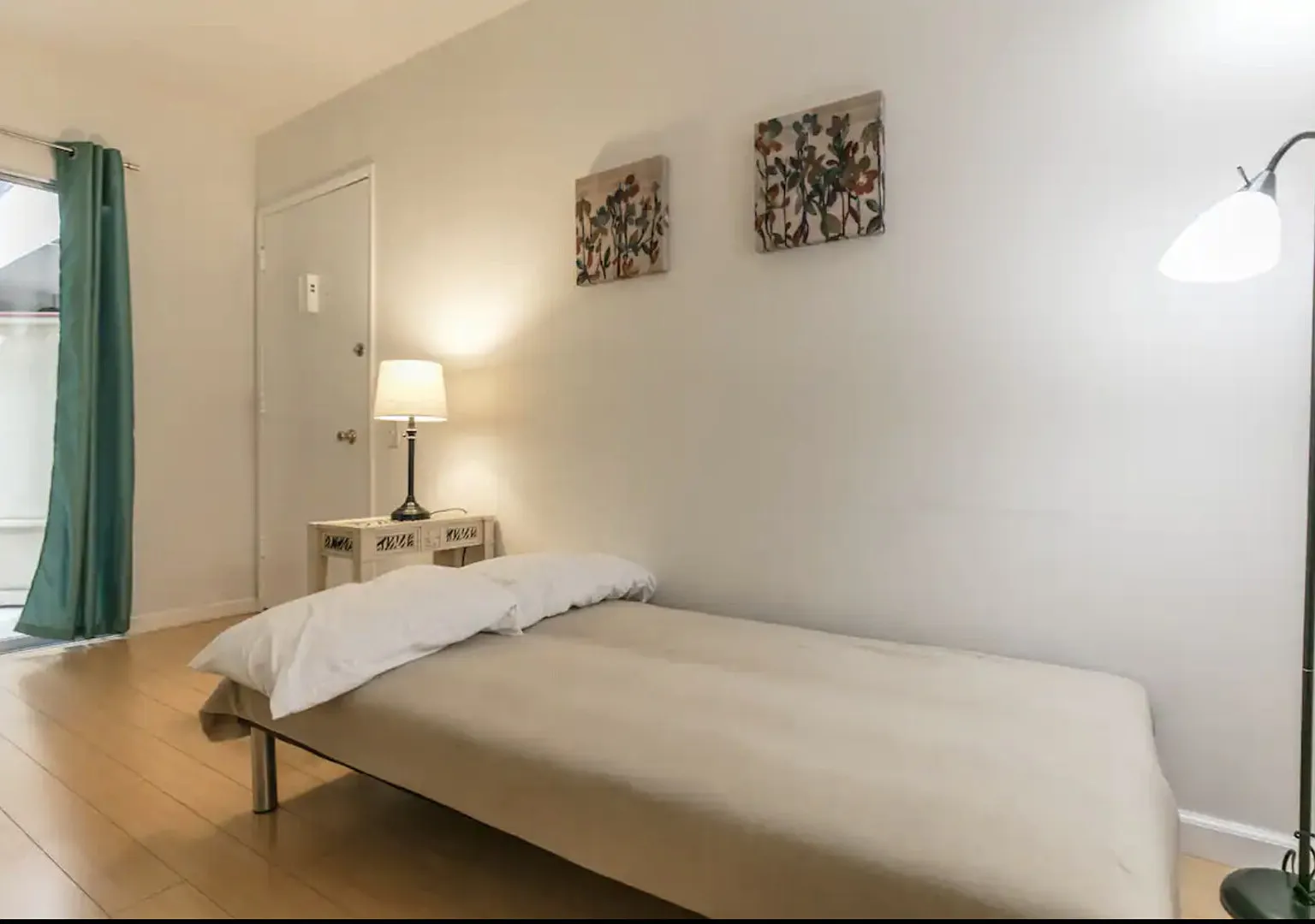 Perfect 2 BDRM Flat in Heart of WEHO — Photo 4