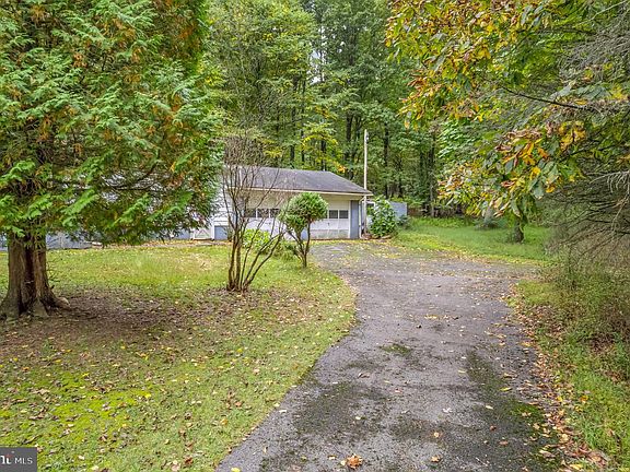 3rd image of 3948 Laurel Dale Rd