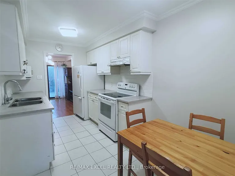 75 Ecclesfield Dr — Photo 8