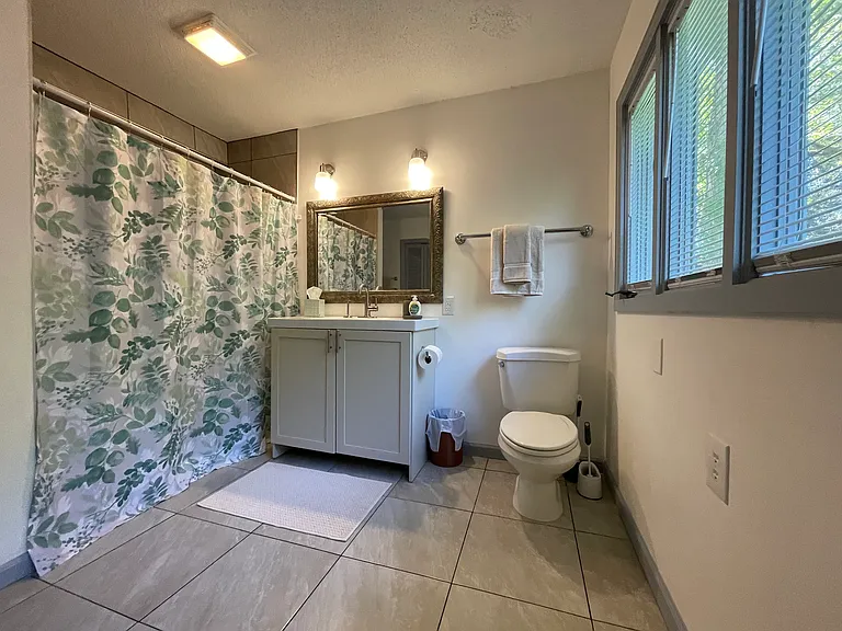 2107 Saint James Dr — Photo 17