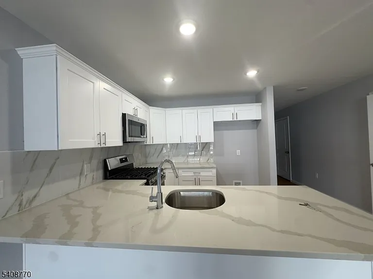 29 Isabella Ave #1-2 — Photo 2