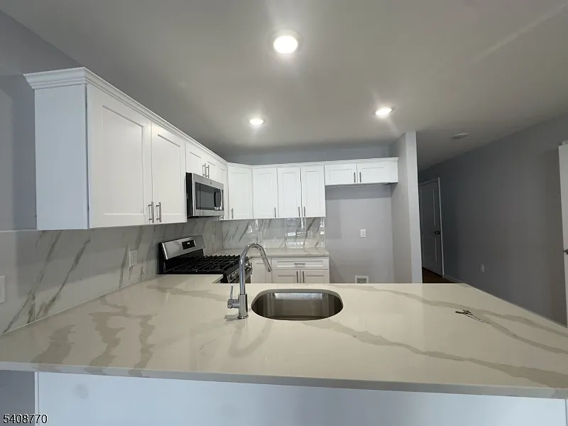 Building Photo - 29 Isabella Ave #1-2