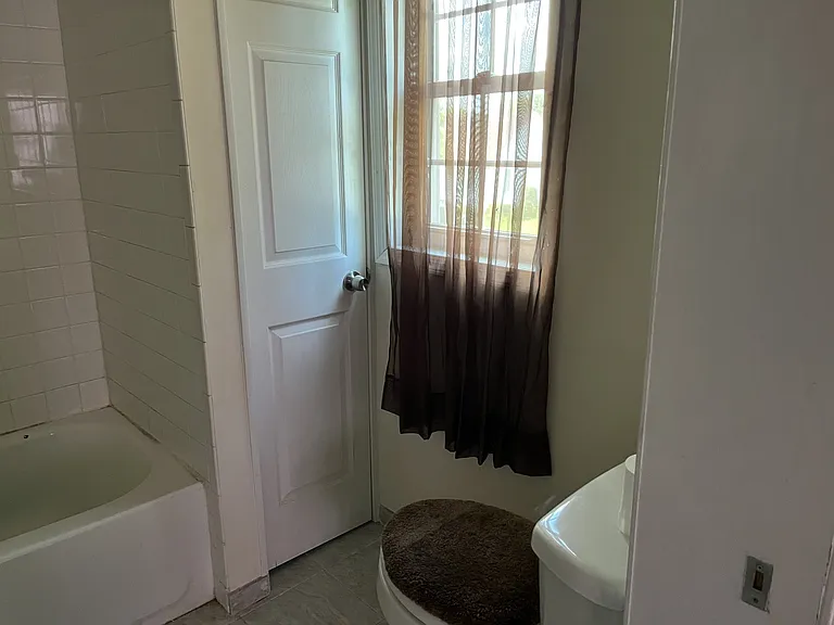 1620 Roanoke Ave — Photo 9