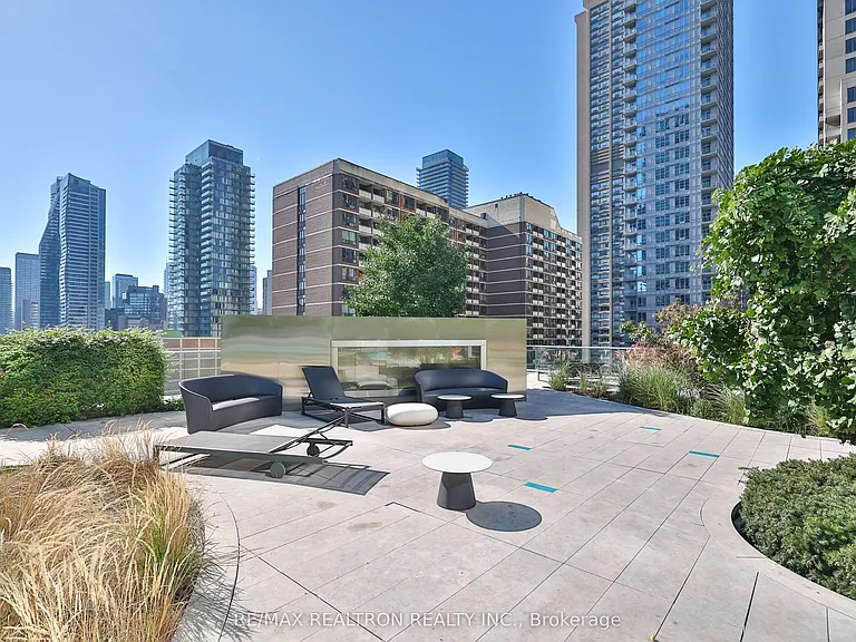 1 Bloor St E #3211 — Photo 35