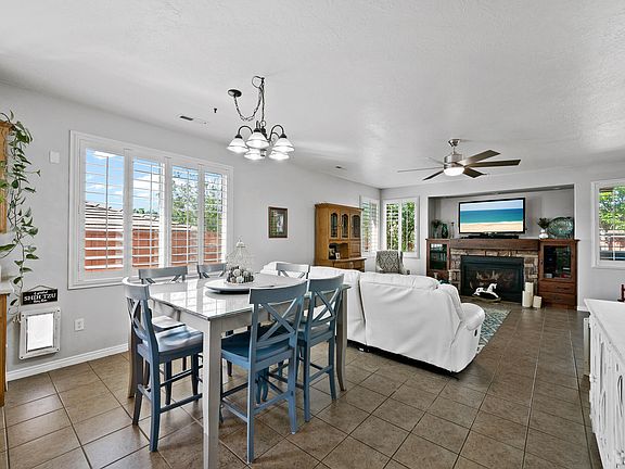 5th image of 3458 E Canyon Crest Ave