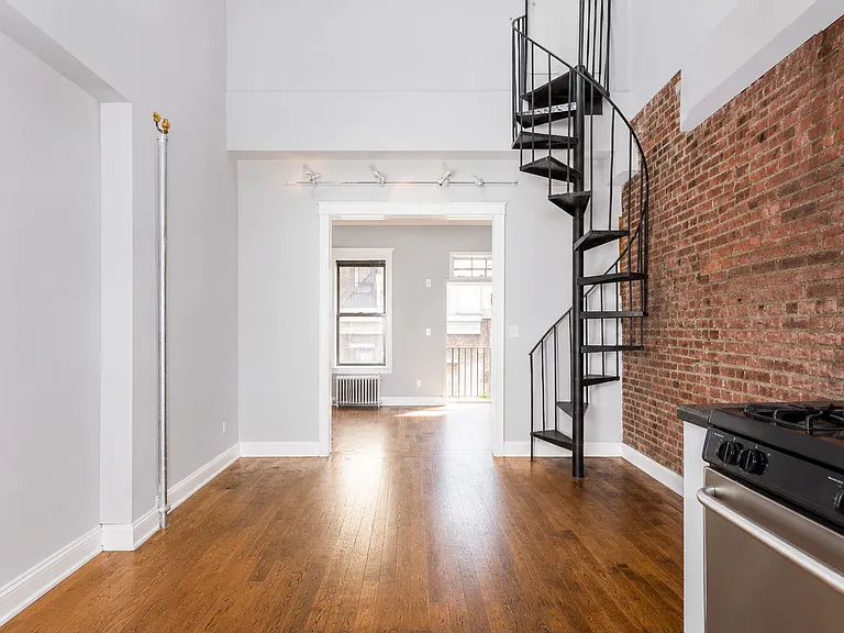 724 10th Ave #5A — Photo 2